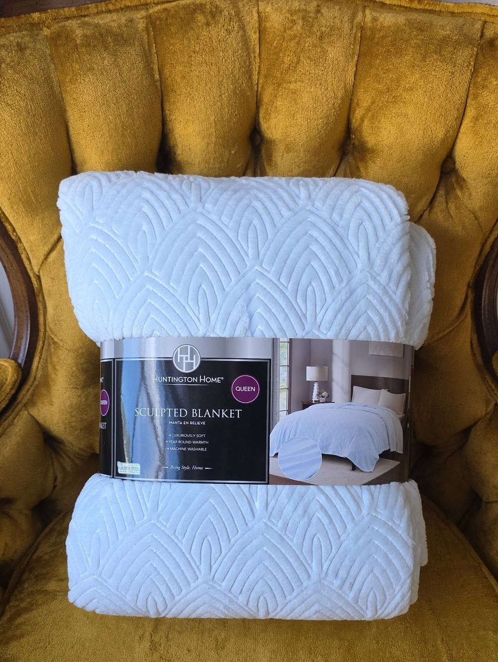 NWT Luxurious Queen Light Blue Sculpted Blanket Machine Wash/Dry 💙 Soft Durable